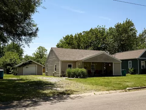 1716 W Thoman St, Springfield, MO 65803