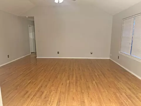 Living - 702 W Eagle St, Nixa, MO 65714 photo 2 of 3