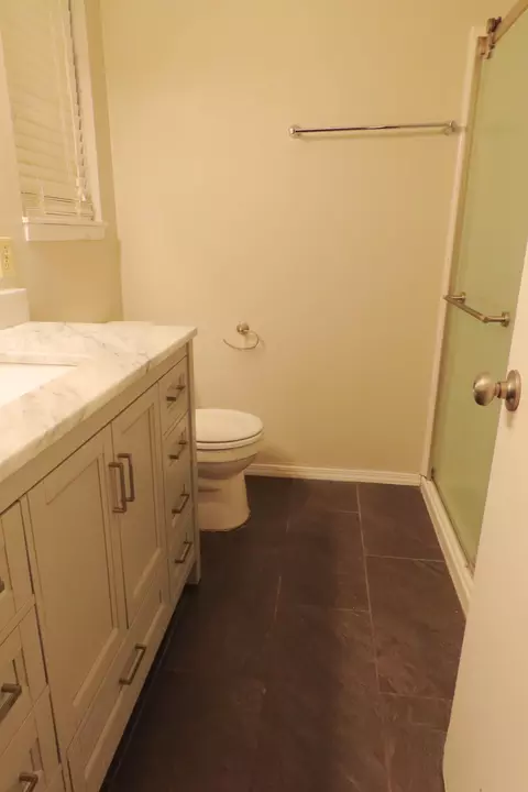 Bath - 702 W Eagle St, Nixa, MO 65714 photo 4 of 4