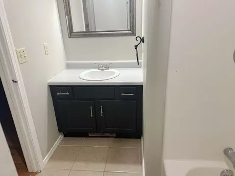 Bath - 702 W Eagle St, Nixa, MO 65714 photo 2 of 4