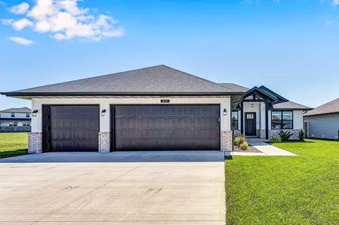832 S Parkside Cir, Nixa, MO 65714