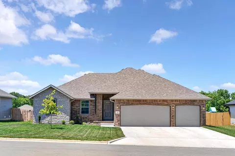 556 Spring Meadow Dr, Rogersville, MO 65742