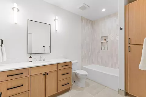 Bath - 3721 E Woodhue St, Springfield, MO 65802 photo 9 of 10