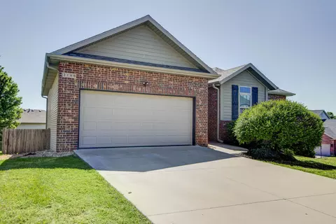 2100 N Williamsburg Ln, Ozark, MO 65721