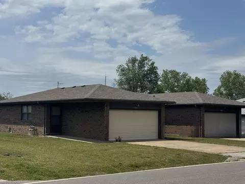 931-933 N Main Ave, Republic, MO 65738