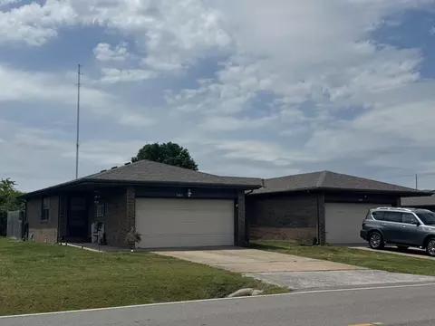 923-925 N Main Ave, Republic, MO 65738 photo 1
