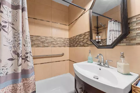 Bath - 500 S 2nd St, Branson, MO 65616 photo 2 of 2