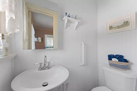 Bath - 500 S 2nd St, Branson, MO 65616 photo 1 of 2