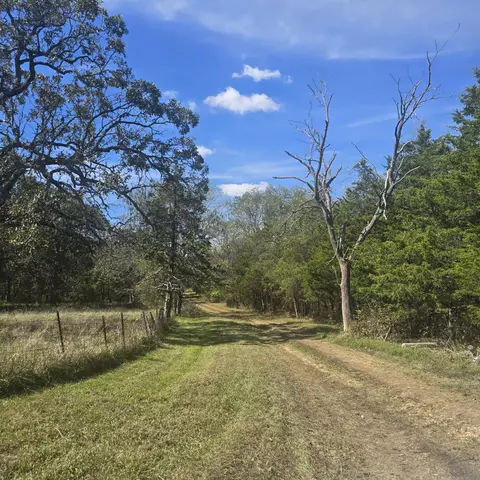 10806 N Farm Road 149, Pleasant Hope, MO 65725