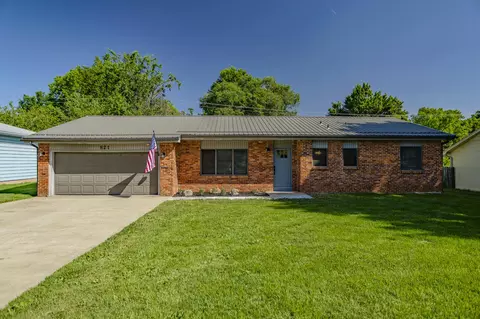 821 Edgewood St, Springfield, MO 65807 photo 1