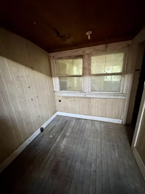 Bedroom - 309 E Webster Ave, Ava, MO 65608 photo 2 of 3