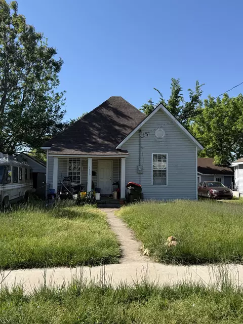 1700 W Olive St, Springfield, MO 65802