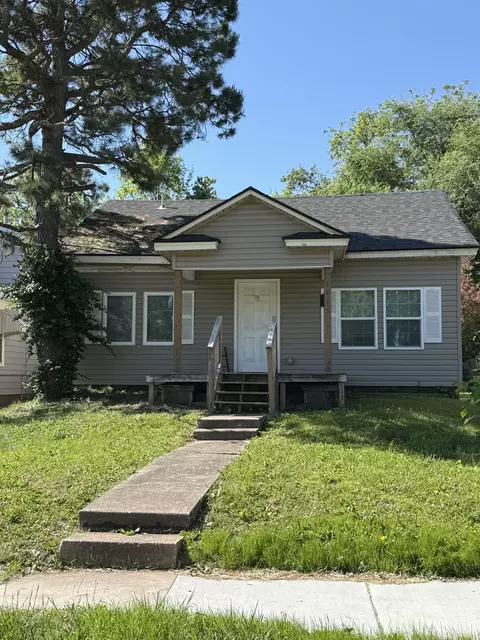 1518 W Nichols St, Springfield, MO 65802
