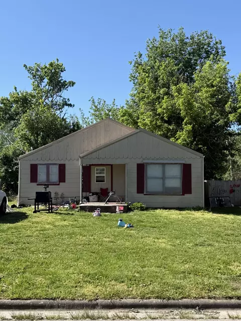 1636 W Thoman St, Springfield, MO 65803