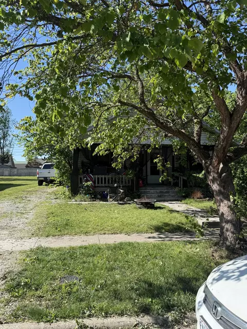 1532 W Thoman St, Springfield, MO 65803