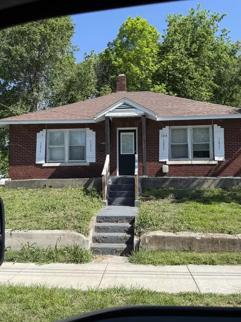 1315 W Mount Vernon St, Springfield, MO 65806