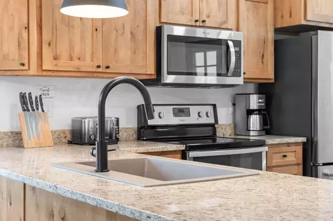 Kitchen - 26915 Reel Ln, Shell Knob, MO 65747 photo 3 of 4