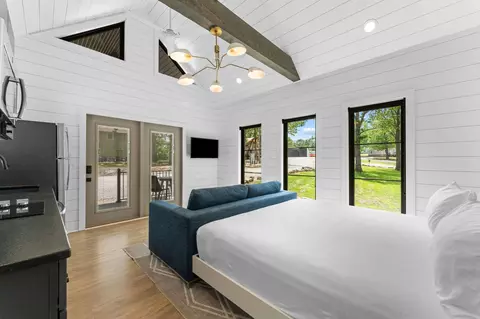 Bedroom - 26953 Reel Ln, Shell Knob, MO 65747 photo 2 of 3