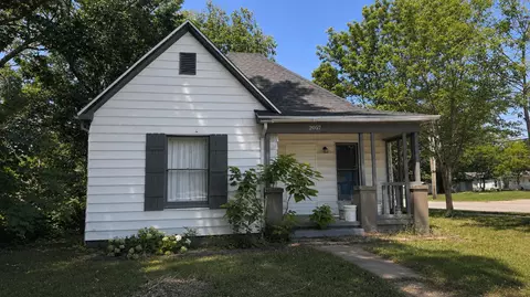 2057 N Pickwick Ave, Springfield, MO 65803