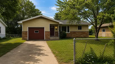 2140 N Kentwood Ave, Springfield, MO 65803