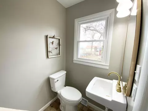 Bath - 417 N Lone Pine Ave, Springfield, MO 65802 photo 1 of 6