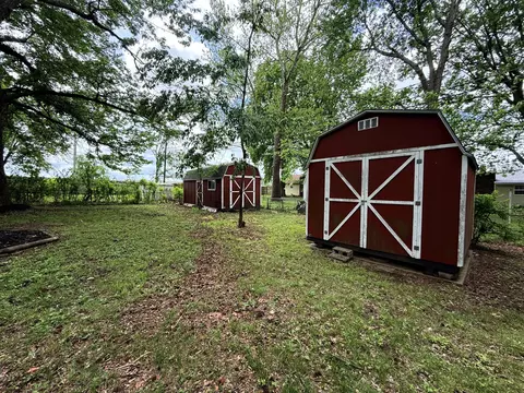 Exterior - 417 N Lone Pine Ave, Springfield, MO 65802 photo 9 of 10