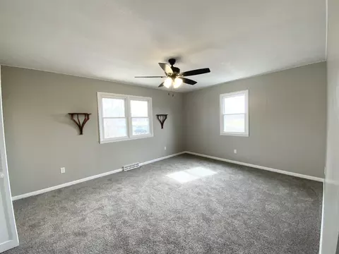 Living - 417 N Lone Pine Ave, Springfield, MO 65802 photo 4 of 4