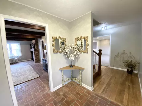 Entry Way - 417 N Lone Pine Ave, Springfield, MO 65802 photo 1 of 4