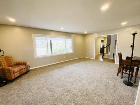 Living - 417 N Lone Pine Ave, Springfield, MO 65802 photo 2 of 4