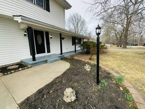Exterior - 417 N Lone Pine Ave, Springfield, MO 65802 photo 5 of 10