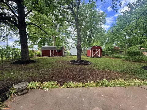 Exterior - 417 N Lone Pine Ave, Springfield, MO 65802 photo 8 of 10
