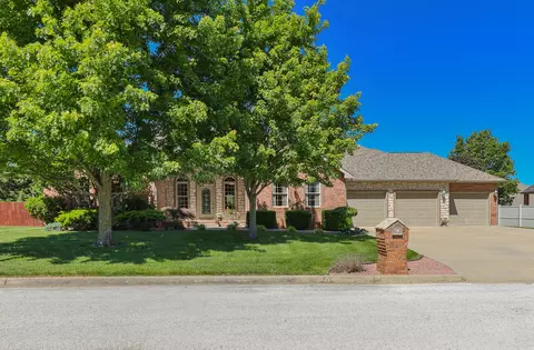 1361 S Charles Pl, Bolivar, MO 65613