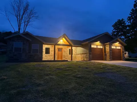201 Juniper Ave, Cabool, MO 65689
