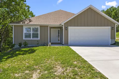 592 Pine Woods Village Dr, Hollister, MO 65672