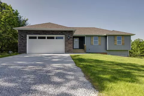 8282 Eaglecrest Ln, Springfield, MO 65802