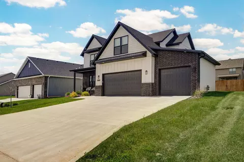 Exterior - 4911 S Burrows Ave, Springfield, MO 65810 photo 3 of 10