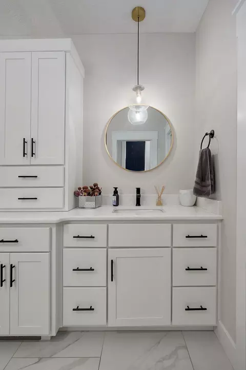 Bath - 4911 S Burrows Ave, Springfield, MO 65810 photo 3 of 4