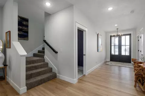 Entry Way - 4911 S Burrows Ave, Springfield, MO 65810 photo 4 of 6