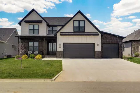 Exterior - 4911 S Burrows Ave, Springfield, MO 65810 photo 4 of 10