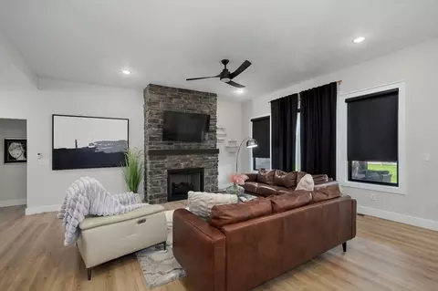 Living - 4911 S Burrows Ave, Springfield, MO 65810 photo 2 of 5