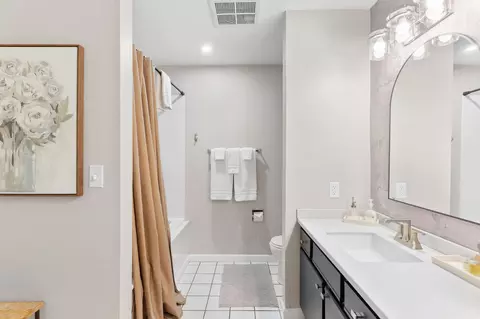 Bath - 123 Bunker Ridge Dr #1, Branson, MO 65616 photo 2 of 3