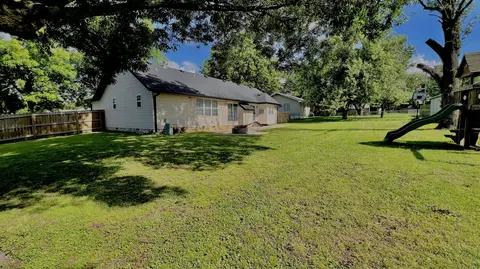 Exterior - 603 Lakeview Dr, Aurora, MO 65605 photo 7 of 8