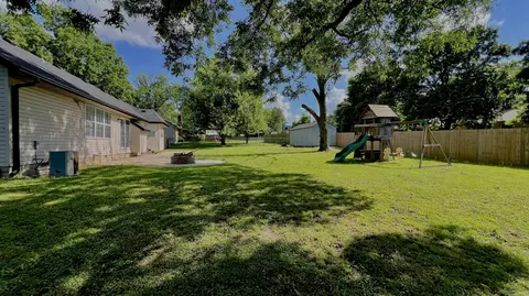 Exterior - 603 Lakeview Dr, Aurora, MO 65605 photo 6 of 8
