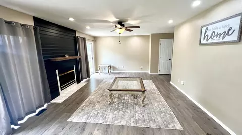 Living - 603 Lakeview Dr, Aurora, MO 65605 photo 2 of 3