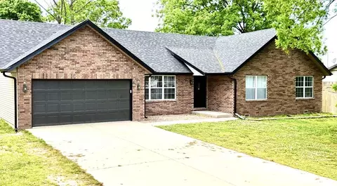 603 Lakeview Dr, Aurora, MO 65605