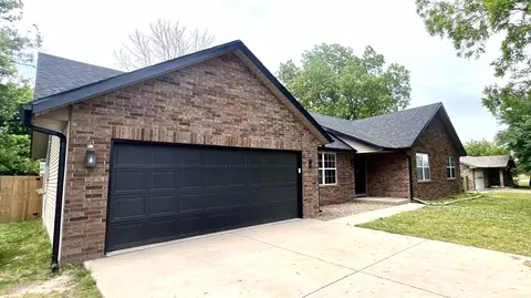 Exterior - 603 Lakeview Dr, Aurora, MO 65605 photo 3 of 8