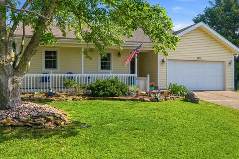 Exterior - 129 Lancashire Dr, Branson, MO 65616 photo 2 of 20