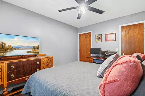Bedroom - 129 Lancashire Dr, Branson, MO 65616 photo 7 of 7