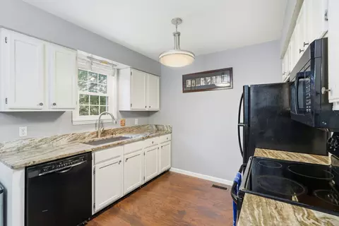 Kitchen - 129 Lancashire Dr, Branson, MO 65616 photo 1 of 4