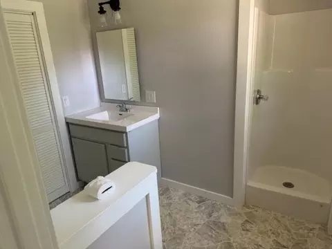 Bath - 1311 N Mansfield Rd, Ava, MO 65608 photo 2 of 3
